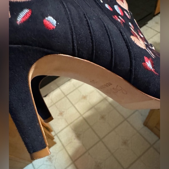 Bridgewater Ankle Boots - Picture 7 of 10